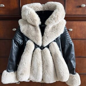 AKIRA Women's Faux Fur Jacket SIZE Medium. Only Worn Once